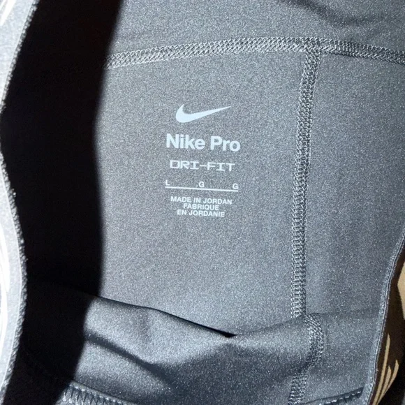 NWT- Nike Pro Mid-Rise Mesh-
Paneled Leggings - Picture 4 of 11